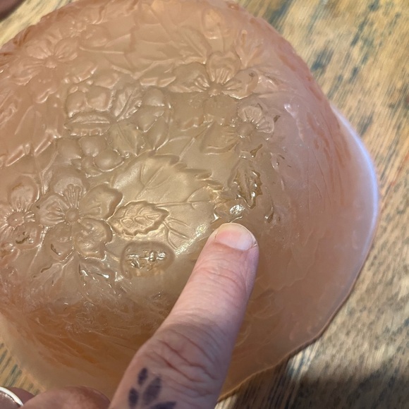 💓 VINTAGE Floral Embossed Pink Glass Bowl – One-of-a-kind piece - Picture 12 of 12
